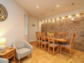Dining - Denning Cottage (Dartmouth)
