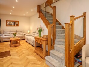 Living area - Denning Cottage (Dartmouth)