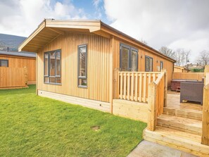 Exterior - Six Berth pet Free Lodges (Oldham)