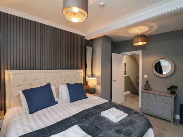 8 bedrooms, individually decorated, individually furnished, free WiFi - Sail Lodge (Scarborough)