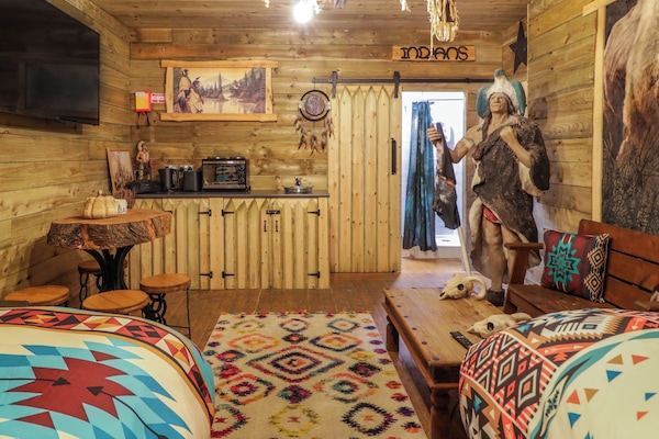 1 bedroom, individually decorated, individually furnished, free WiFi