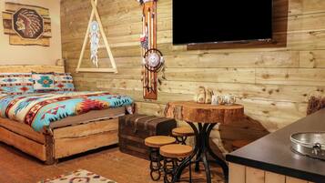 1 habitación, decoración personalizada y muebles diferentes