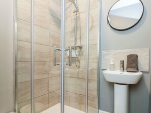 Shower - Westbourne Villa (Scarborough)