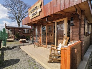 Exterior - Whiskey Creek Cabin (Limavady)