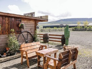 Terrace/patio - Whiskey Creek Cabin (Limavady)