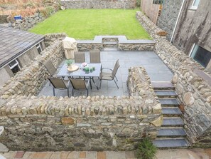 Outdoor dining - Llwyn Onn 2 bed (Criccieth)