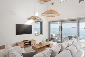 Living room - Luxurious Seafront Villa Karystos (Karystos)