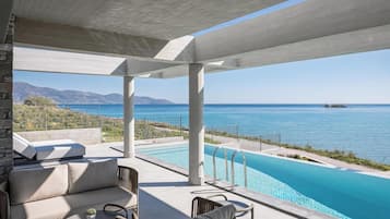 5 bedrooms, desk, soundproofing, iron/ironing board