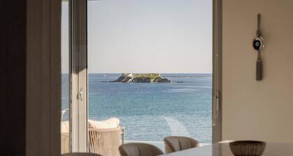 Luxurious Seafront Villa Karystos