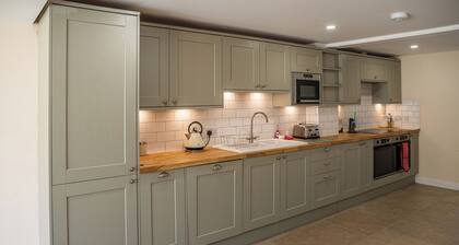 Bears Court North Barn 7