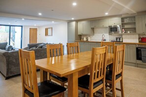 Dining - Bears Court North Barn 8 (Cheltenham)