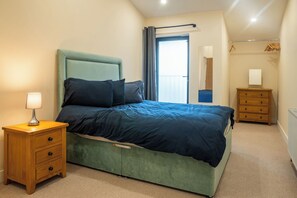 3 bedrooms, individually decorated, individually furnished, free WiFi - Bears Court North Barn 8 (Cheltenham)
