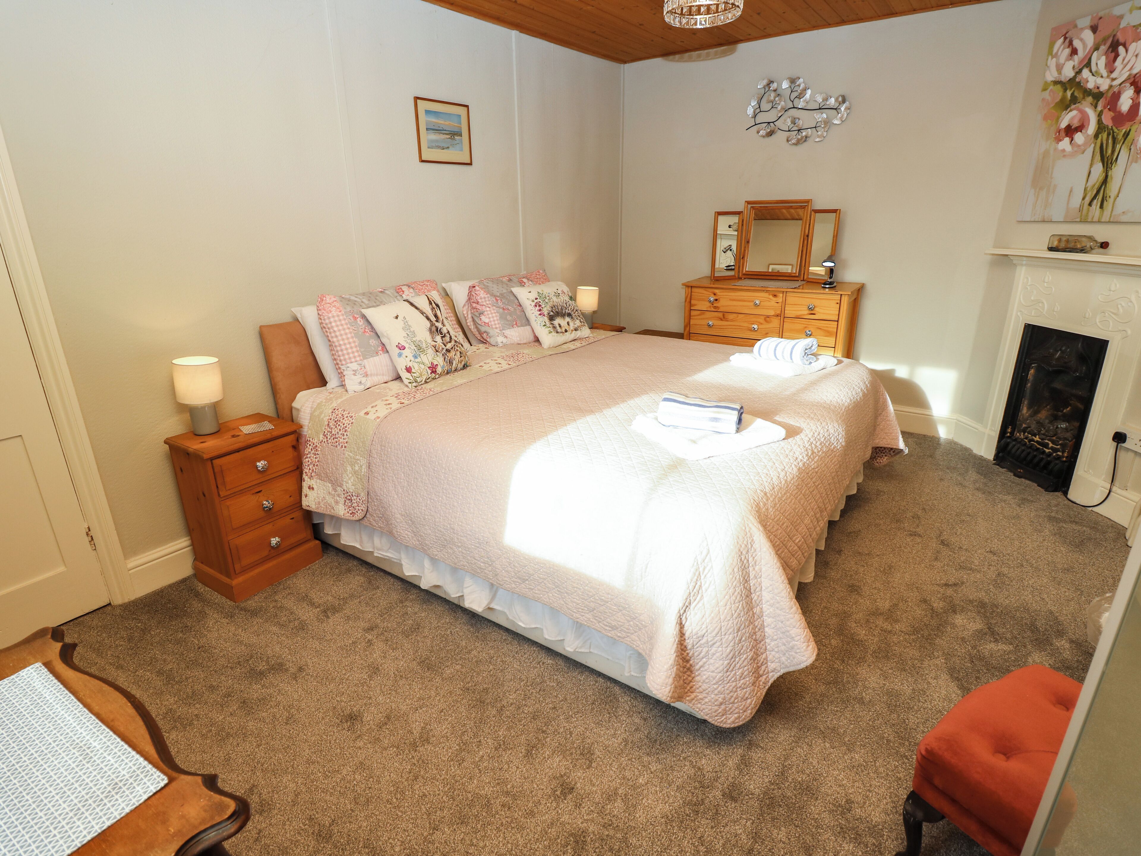 2 bedrooms, individually decorated, individually furnished
