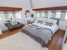 3 bedrooms, individually decorated, individually furnished, free WiFi