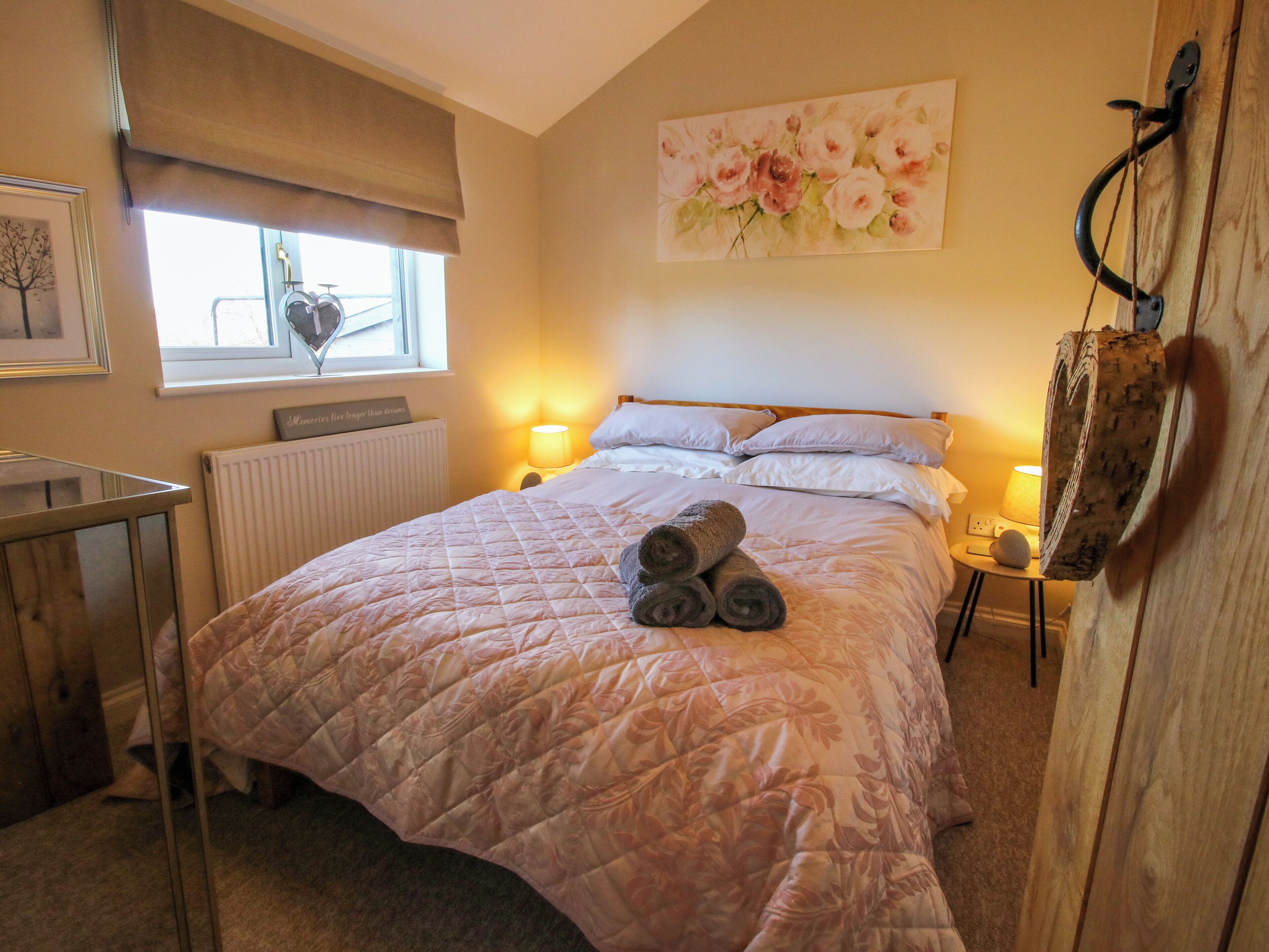 2 bedrooms, individually decorated, individually furnished, free WiFi