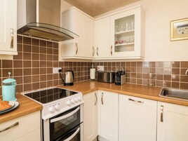 Refrigerador, lavavajillas, utensilios de cocina