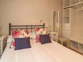 2 habitaciones, decoración personalizada y muebles diferentes 