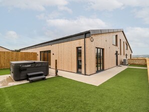 Terrace/patio - Bears Court Barn 3 (Cheltenham)