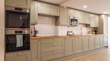 Fridge, dishwasher, electric kettle, toaster