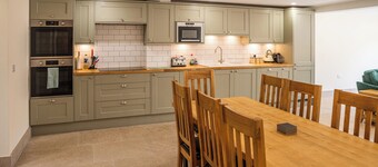 Bears Court North Barn 6