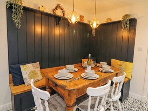 Dining - La Bastille (Clynderwen)