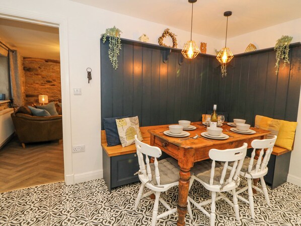 Dining - La Bastille (Clynderwen)