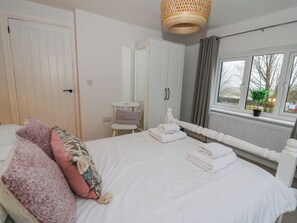 3 quartos, individualmente decorados, individualmente mobiliados