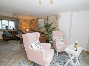 Cottage | Living area