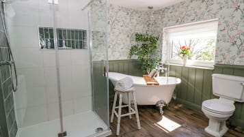 Cottage | Bathroom | Shower