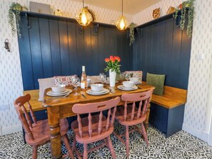 Cottage | Dining