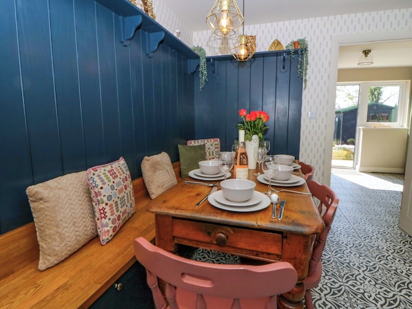 Cottage | Dining