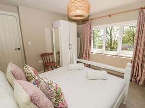 Cottage | 3 bedrooms, individually decorated, individually furnished, free WiFi