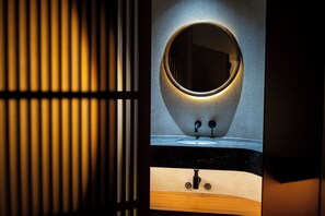 Elite Double Room | Bathroom | Free toiletries, hair dryer, bathrobes, slippers - Changxi Home (Guangzhou)