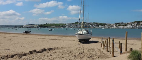 Una playa cerca