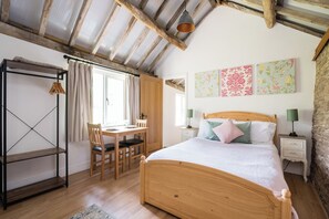 5 quartos, individualmente decorados, individualmente mobiliados