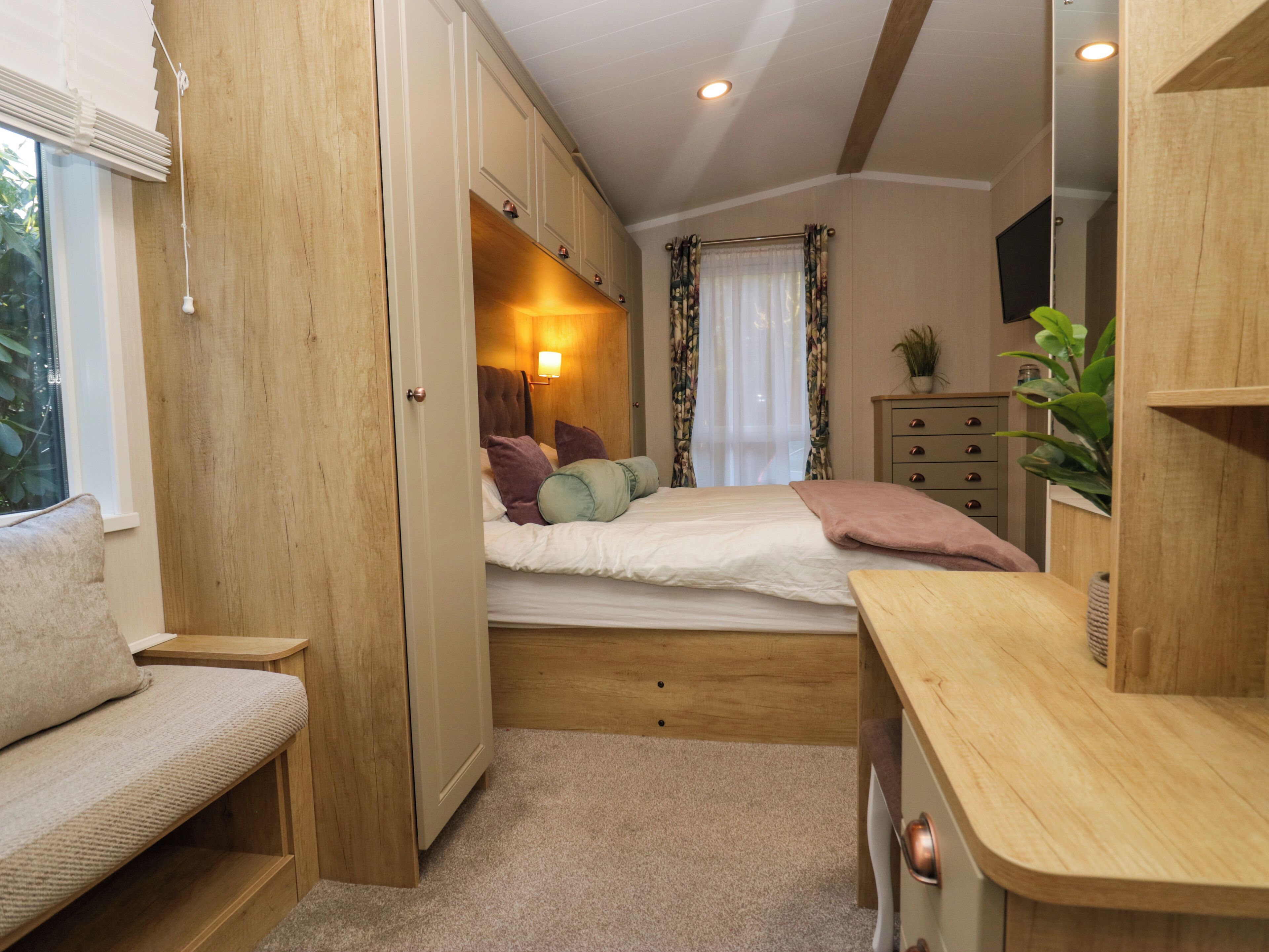 2 bedrooms, individually decorated, individually furnished