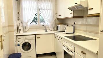 Comfort Apartment, Garden View | Private kitchen | Full-size fridge, microwave, oven, stovetop