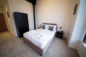 1 bedroom, desk, iron/ironing board, WiFi