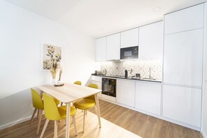 Refrigerador, microondas, horno y lavavajillas 
