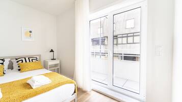 Tabla de planchar con plancha, wifi gratis, ropa de cama