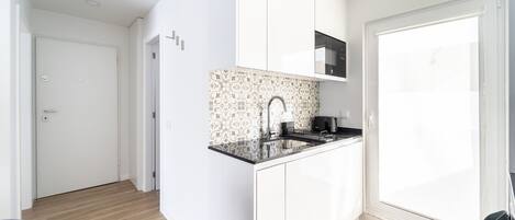 Réfrigérateur, micro-ondes, four, lave-vaisselle