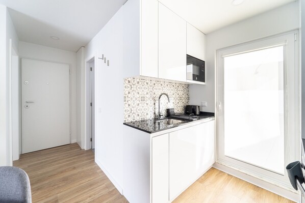 Réfrigérateur, micro-ondes, four, lave-vaisselle