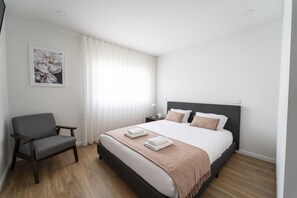 Ferros/tábuas de passar roupa, Wi-Fi de cortesia, roupa de cama