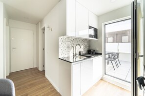 Unclassified image, 5 of 20, button