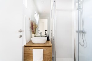 Unclassified image, 3 of 20, button