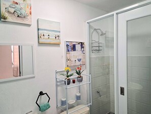 Bathroom - Cozy Isabela Retreat with Garden View (Isabela)