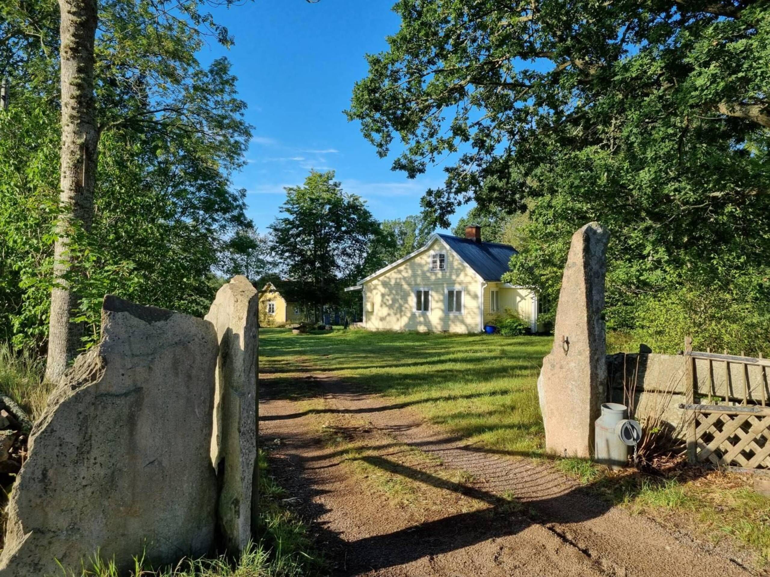 Garten am Ferienhaus Hus Blommenshöns bei Ruda – charmantes Schwedenhaus in Småland