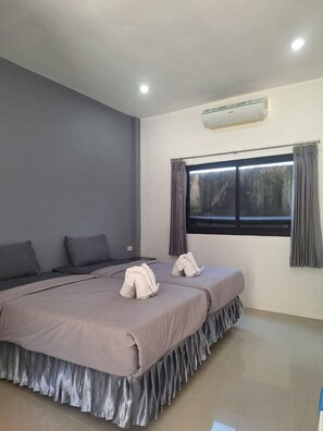 Basic Double Room | Free WiFi, bed sheets - 3 Tigers Resort & Hostel (Koh Samui)