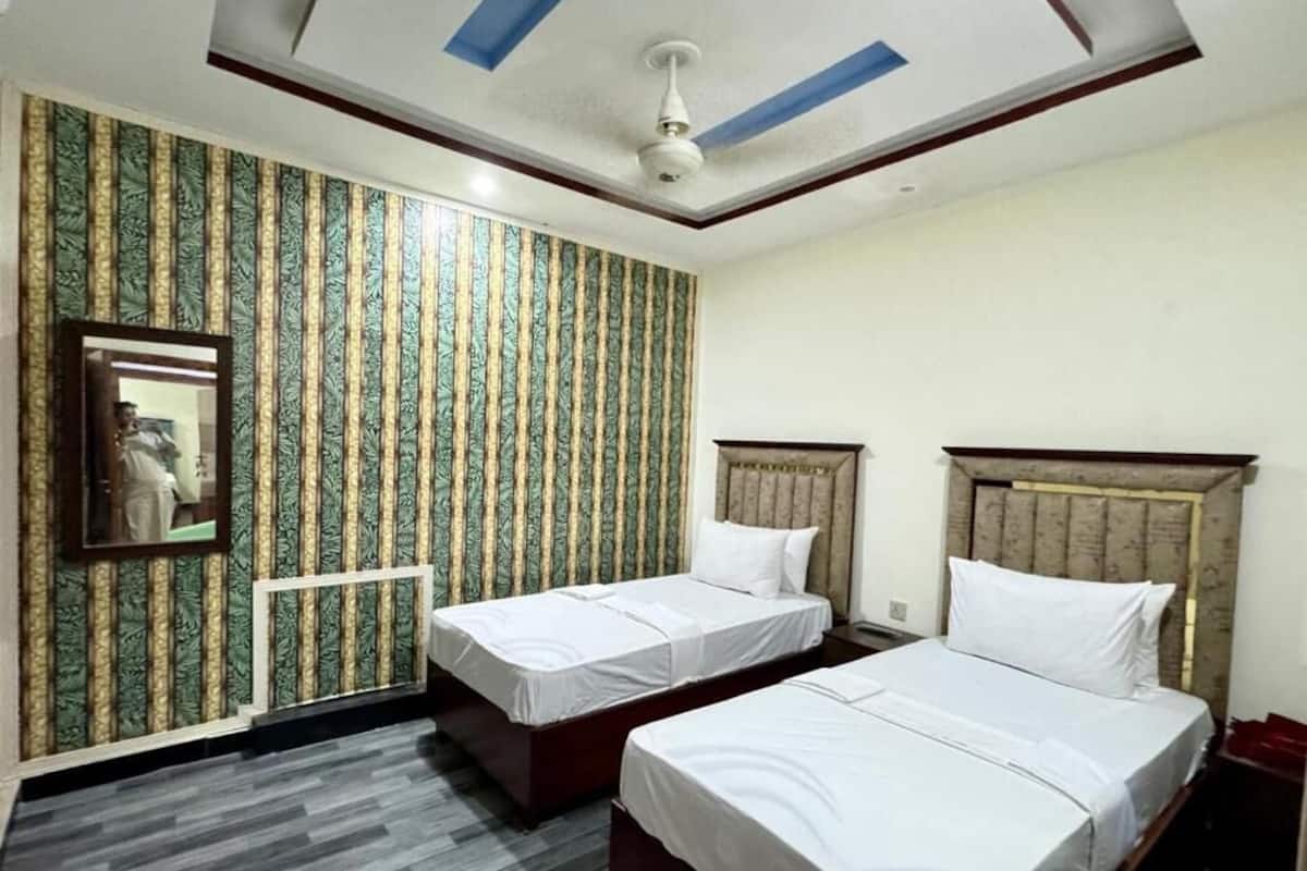 Double Room, City View | Desk, soundproofing, free WiFi