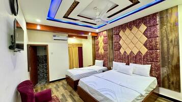 Habitación triple estándar | Escritorio, sistema de insonorización, wifi gratis